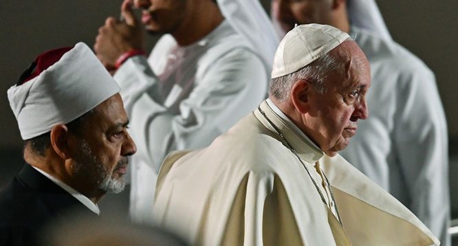 Le pape François ajoute la traîtrise à l’apostasie Pape-franc3a7ois-abu-dhabi